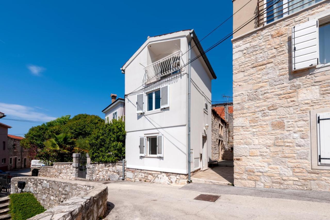 ロヴィニ Casa Bellavista Sea Viewヴィラ エクステリア 写真