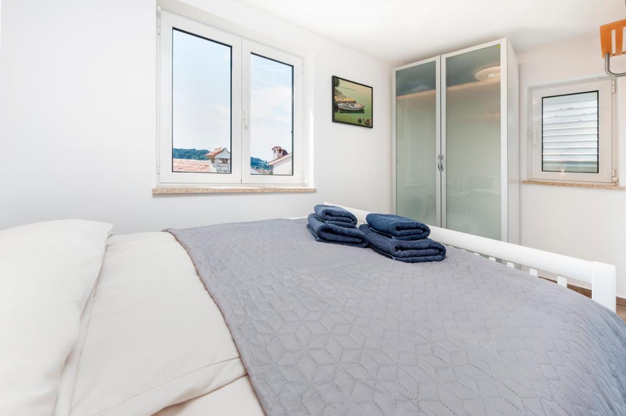 ロヴィニ Casa Bellavista Sea Viewヴィラ エクステリア 写真