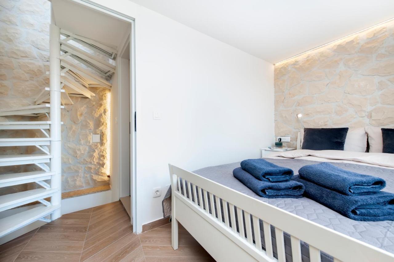 ロヴィニ Casa Bellavista Sea Viewヴィラ エクステリア 写真